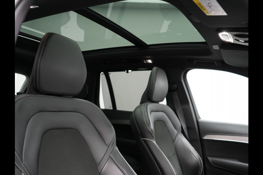Volvo XC90 T8 Recharge AWD R-Design Plug In Hybrid 394pk 7 Persoons Dealer O.H. INCL BTW Long Range PHEV | Panodak | Alcantara Sportstoelen Memory | Trekhaak af Fabriek | Adaptive Cruise | Harman Kardon | Pilot Assist | L.M. 20" |