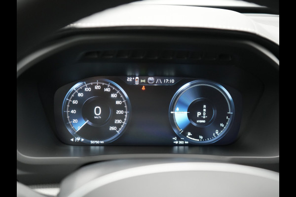 Volvo XC90 T8 Recharge AWD R-Design Plug In Hybrid 394pk 7 Persoons Dealer O.H. INCL BTW Long Range PHEV | Panodak | Alcantara Sportstoelen Memory | Trekhaak af Fabriek | Adaptive Cruise | Harman Kardon | Pilot Assist | L.M. 20" |