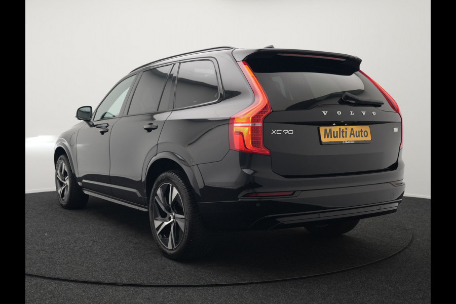 Volvo XC90 T8 Recharge AWD R-Design Plug In Hybrid 394pk 7 Persoons Dealer O.H. INCL BTW Long Range PHEV | Panodak | Alcantara Sportstoelen Memory | Trekhaak af Fabriek | Adaptive Cruise | Harman Kardon | Pilot Assist | L.M. 20" |