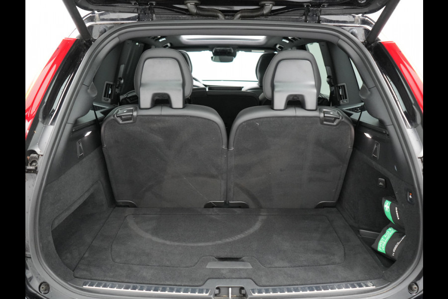 Volvo XC90 T8 Recharge AWD R-Design Plug In Hybrid 394pk 7 Persoons Dealer O.H. INCL BTW Long Range PHEV | Panodak | Alcantara Sportstoelen Memory | Trekhaak af Fabriek | Adaptive Cruise | Harman Kardon | Pilot Assist | L.M. 20" |