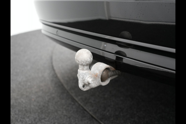 Volvo XC90 T8 Recharge AWD R-Design Plug In Hybrid 394pk 7 Persoons Dealer O.H. INCL BTW Long Range PHEV | Panodak | Alcantara Sportstoelen Memory | Trekhaak af Fabriek | Adaptive Cruise | Harman Kardon | Pilot Assist | L.M. 20" |