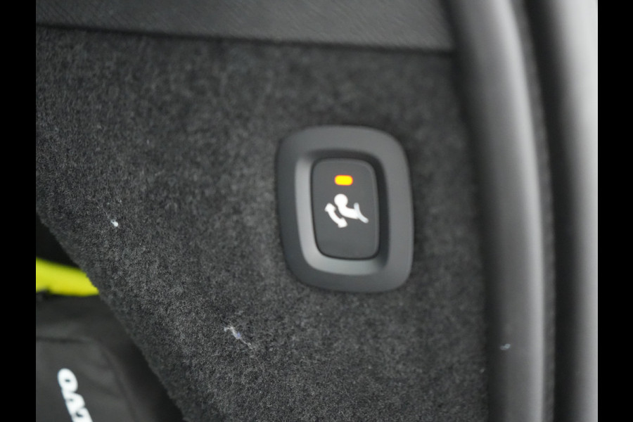 Volvo XC90 T8 Recharge AWD R-Design Plug In Hybrid 394pk 7 Persoons Dealer O.H. INCL BTW Long Range PHEV | Panodak | Alcantara Sportstoelen Memory | Trekhaak af Fabriek | Adaptive Cruise | Harman Kardon | Pilot Assist | L.M. 20" |