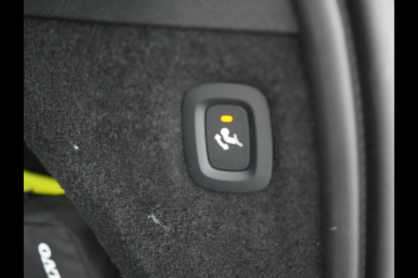 Volvo XC90 T8 Recharge AWD R-Design Plug In Hybrid 394pk 7 Persoons Dealer O.H. INCL BTW Long Range PHEV | Panodak | Alcantara Sportstoelen Memory | Trekhaak af Fabriek | Adaptive Cruise | Harman Kardon | Pilot Assist | L.M. 20" |