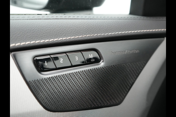 Volvo XC90 T8 Recharge AWD R-Design Plug In Hybrid 394pk 7 Persoons Dealer O.H. INCL BTW Long Range PHEV | Panodak | Alcantara Sportstoelen Memory | Trekhaak af Fabriek | Adaptive Cruise | Harman Kardon | Pilot Assist | L.M. 20" |