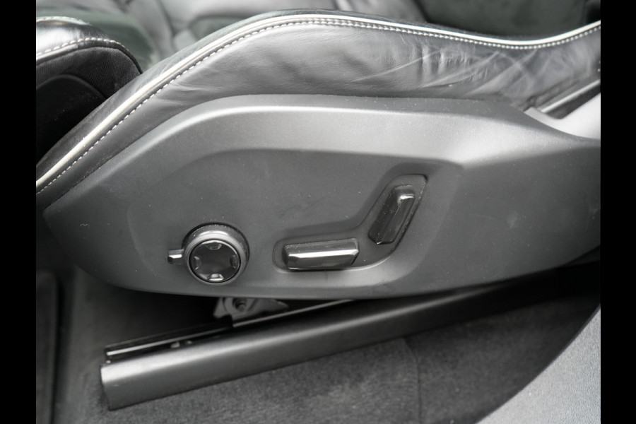 Volvo XC90 T8 Recharge AWD R-Design Plug In Hybrid 394pk 7 Persoons Dealer O.H. INCL BTW Long Range PHEV | Panodak | Alcantara Sportstoelen Memory | Trekhaak af Fabriek | Adaptive Cruise | Harman Kardon | Pilot Assist | L.M. 20" |