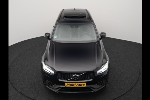 Volvo XC90 T8 Recharge AWD R-Design Plug In Hybrid 394pk 7 Persoons Dealer O.H. INCL BTW Long Range PHEV | Panodak | Alcantara Sportstoelen Memory | Trekhaak af Fabriek | Adaptive Cruise | Harman Kardon | Pilot Assist | L.M. 20" |