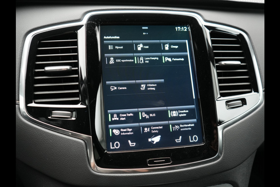 Volvo XC90 T8 Recharge AWD R-Design Plug In Hybrid 394pk 7 Persoons Dealer O.H. INCL BTW Long Range PHEV | Panodak | Alcantara Sportstoelen Memory | Trekhaak af Fabriek | Adaptive Cruise | Harman Kardon | Pilot Assist | L.M. 20" |