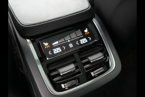 Volvo XC90 T8 Recharge AWD R-Design Plug In Hybrid 394pk 7 Persoons Dealer O.H. INCL BTW Long Range PHEV | Panodak | Alcantara Sportstoelen Memory | Trekhaak af Fabriek | Adaptive Cruise | Harman Kardon | Pilot Assist | L.M. 20" |