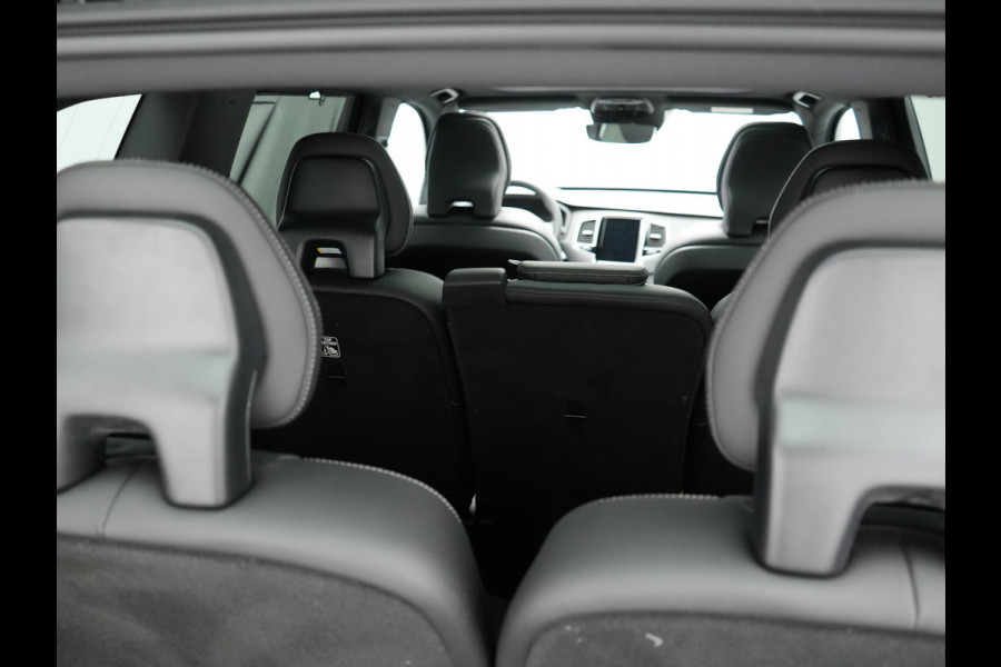 Volvo XC90 T8 Recharge AWD R-Design Plug In Hybrid 394pk 7 Persoons Dealer O.H. INCL BTW Long Range PHEV | Panodak | Alcantara Sportstoelen Memory | Trekhaak af Fabriek | Adaptive Cruise | Harman Kardon | Pilot Assist | L.M. 20" |