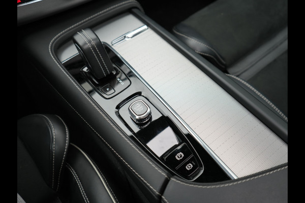 Volvo XC90 T8 Recharge AWD R-Design Plug In Hybrid 394pk 7 Persoons Dealer O.H. INCL BTW Long Range PHEV | Panodak | Alcantara Sportstoelen Memory | Trekhaak af Fabriek | Adaptive Cruise | Harman Kardon | Pilot Assist | L.M. 20" |