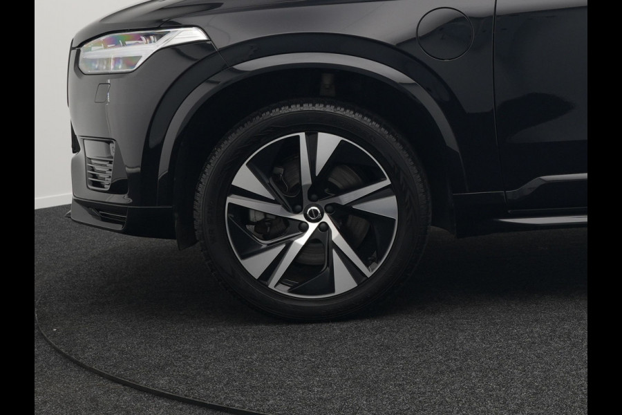 Volvo XC90 T8 Recharge AWD R-Design Plug In Hybrid 394pk 7 Persoons Dealer O.H. INCL BTW Long Range PHEV | Panodak | Alcantara Sportstoelen Memory | Trekhaak af Fabriek | Adaptive Cruise | Harman Kardon | Pilot Assist | L.M. 20" |