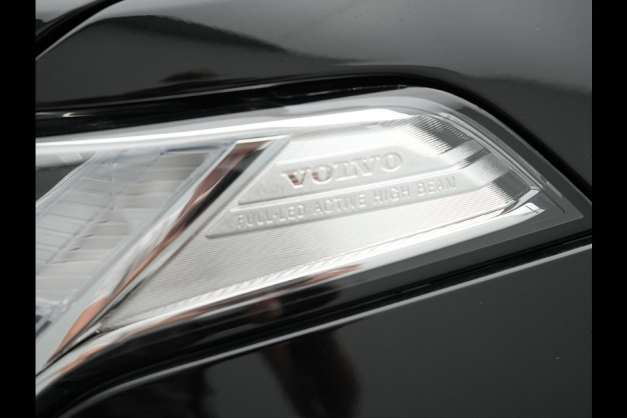 Volvo XC90 T8 Recharge AWD R-Design Plug In Hybrid 394pk 7 Persoons Dealer O.H. INCL BTW Long Range PHEV | Panodak | Alcantara Sportstoelen Memory | Trekhaak af Fabriek | Adaptive Cruise | Harman Kardon | Pilot Assist | L.M. 20" |