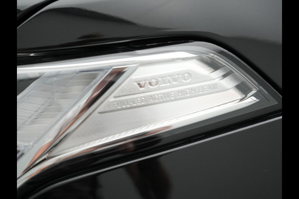 Volvo XC90 T8 Recharge AWD R-Design Plug In Hybrid 394pk 7 Persoons Dealer O.H. INCL BTW Long Range PHEV | Panodak | Alcantara Sportstoelen Memory | Trekhaak af Fabriek | Adaptive Cruise | Harman Kardon | Pilot Assist | L.M. 20" |