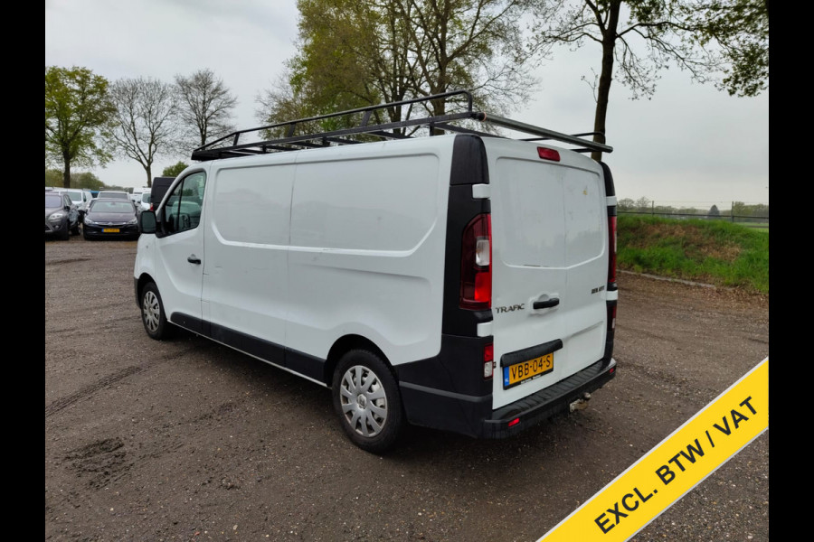 Renault Trafic CDTi L2 3-Pers Navi Airco Trekhaak Cruise Control MultiMedia Comfort Energy Pdc 1.6dCi T29 lengte 2 Imperiaal Betonplexvloer Wandbetimmering Schuifdeur 2.000kg Trekgewicht Euro 6