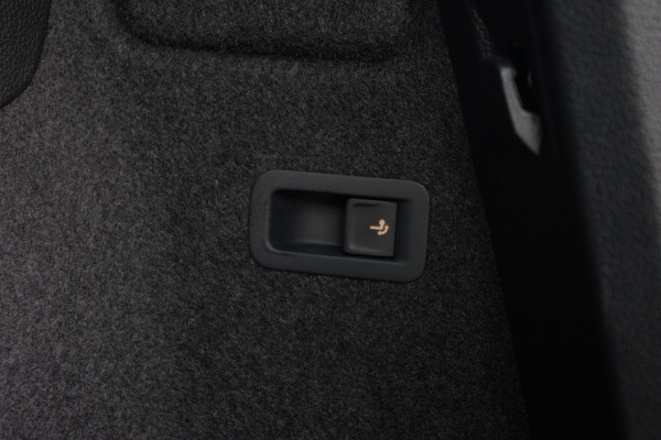 Škoda Karoq 1.5 TSI 150 PK ACT Sportline Business, Panoramadak, Trekhaak, Adap. Cruise Control