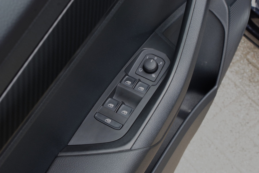 Škoda Karoq 1.5 TSI 150 PK ACT Sportline Business, Panoramadak, Trekhaak, Adap. Cruise Control