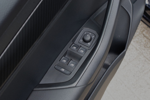 Škoda Karoq 1.5 TSI 150 PK ACT Sportline Business, Panoramadak, Trekhaak, Adap. Cruise Control