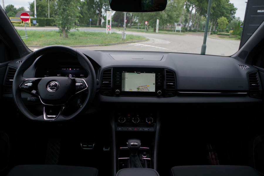 Škoda Karoq 1.5 TSI 150 PK ACT Sportline Business, Panoramadak, Trekhaak, Adap. Cruise Control