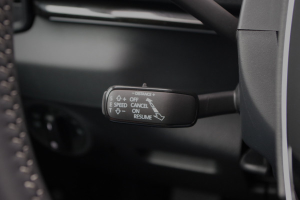 Škoda Karoq 1.5 TSI 150 PK ACT Sportline Business, Panoramadak, Trekhaak, Adap. Cruise Control