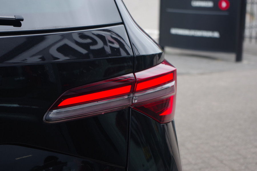 Škoda Karoq 1.5 TSI 150 PK ACT Sportline Business, Panoramadak, Trekhaak, Adap. Cruise Control
