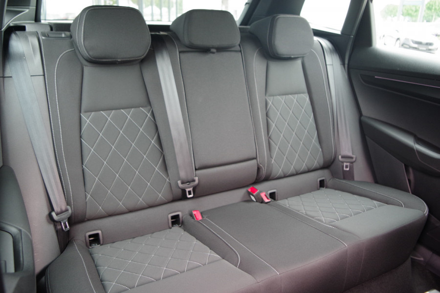 Škoda Karoq 1.5 TSI 150 PK ACT Sportline Business, Panoramadak, Trekhaak, Adap. Cruise Control