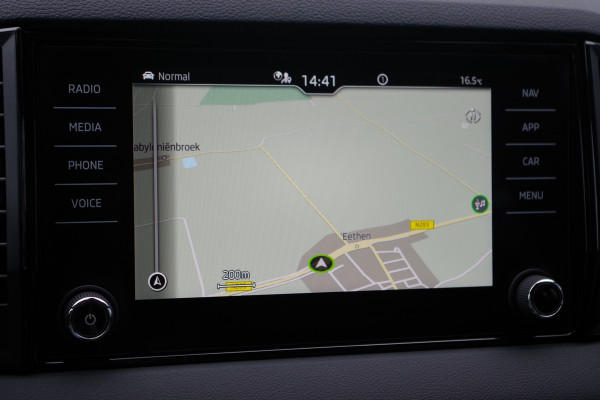 Škoda Karoq 1.5 TSI 150 PK ACT Sportline Business, Panoramadak, Trekhaak, Adap. Cruise Control