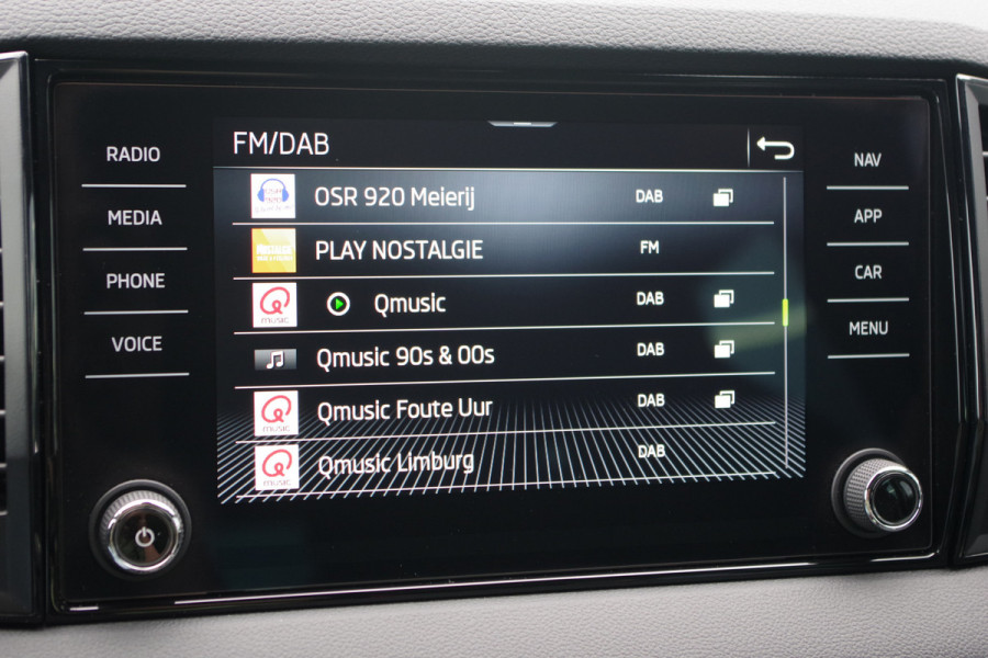 Škoda Karoq 1.5 TSI 150 PK ACT Sportline Business, Panoramadak, Trekhaak, Adap. Cruise Control