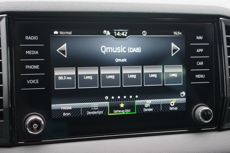 Škoda Karoq 1.5 TSI 150 PK ACT Sportline Business, Panoramadak, Trekhaak, Adap. Cruise Control