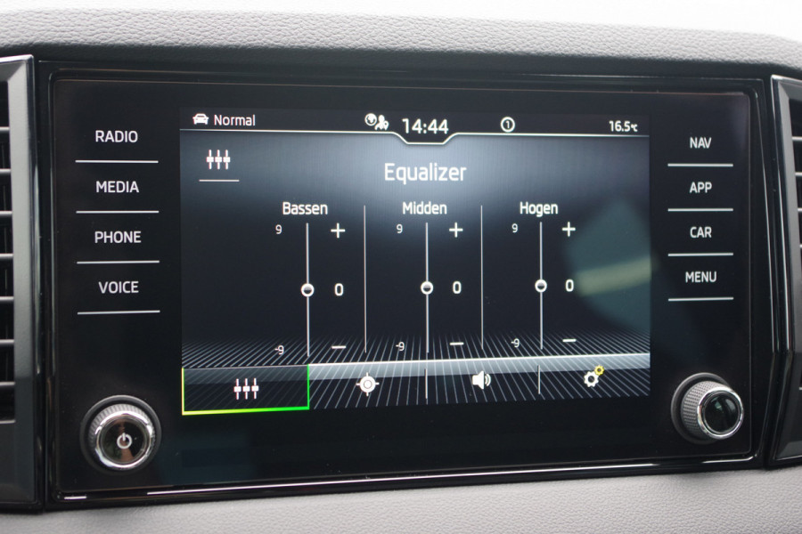 Škoda Karoq 1.5 TSI 150 PK ACT Sportline Business, Panoramadak, Trekhaak, Adap. Cruise Control