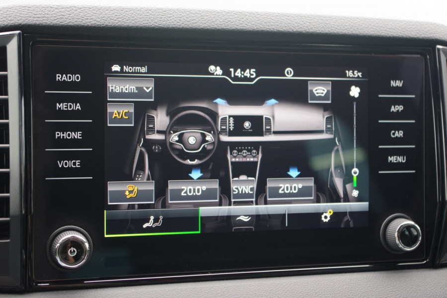 Škoda Karoq 1.5 TSI 150 PK ACT Sportline Business, Panoramadak, Trekhaak, Adap. Cruise Control