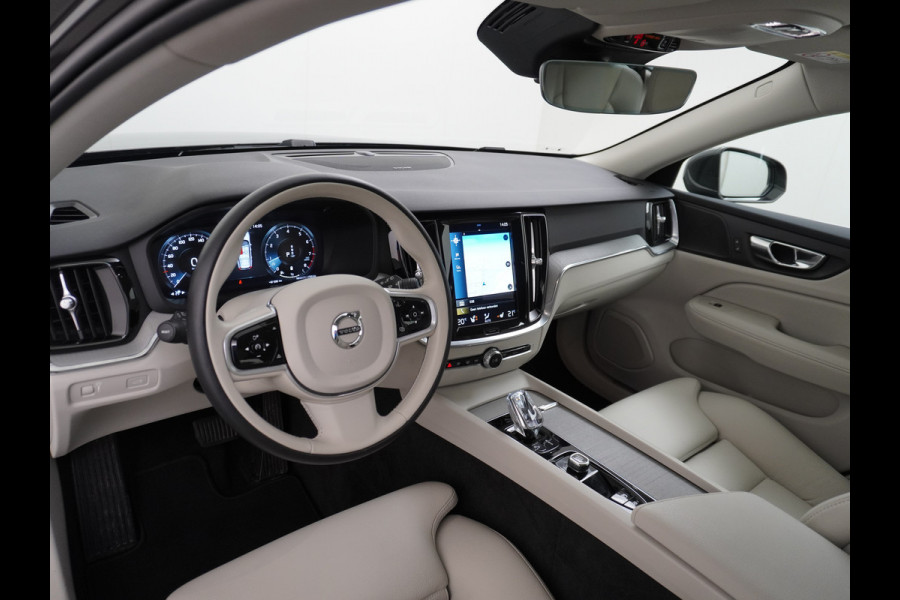 Volvo V60 2.0B3 AUT-7 177PK Inscription Leer MHEV Apple Carplay Android Auto Harman&Kardon Prem.Aurdio Camera Adap.Cruise Elek.Stoelen Stu Lmv 18" Led Elek. Achterklep Regen-Lichtsensor Collision Avoidance Bluetooth Wifi 1e Eigenaar €50.755 Nieuwprijs Zeer compleet MHEV-Mild-Hybrid 1800kg trekvermogen