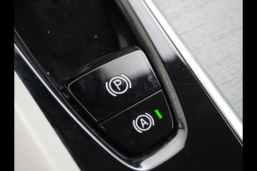 Volvo V60 2.0B3 AUT-7 177PK Inscription Leer MHEV Apple Carplay Android Auto Harman&Kardon Prem.Aurdio Camera Adap.Cruise Elek.Stoelen Stu Lmv 18" Led Elek. Achterklep Regen-Lichtsensor Collision Avoidance Bluetooth Wifi 1e Eigenaar €50.755 Nieuwprijs Zeer compleet MHEV-Mild-Hybrid 1800kg trekvermogen