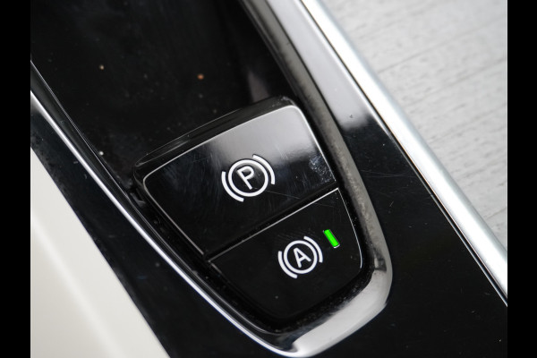 Volvo V60 2.0B3 AUT-7 177PK Inscription Leer MHEV Apple Carplay Android Auto Harman&Kardon Prem.Aurdio Camera Adap.Cruise Elek.Stoelen Stu Lmv 18" Led Elek. Achterklep Regen-Lichtsensor Collision Avoidance Bluetooth Wifi 1e Eigenaar €50.755 Nieuwprijs Zeer compleet MHEV-Mild-Hybrid 1800kg trekvermogen