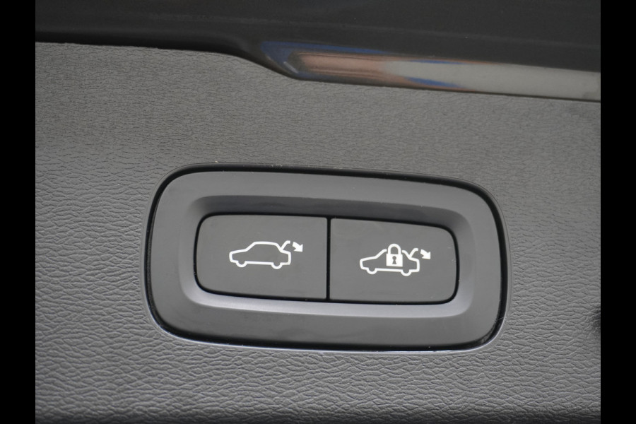 Volvo V60 2.0B3 AUT-7 177PK Inscription Leer MHEV Apple Carplay Android Auto Harman&Kardon Prem.Aurdio Camera Adap.Cruise Elek.Stoelen Stu Lmv 18" Led Elek. Achterklep Regen-Lichtsensor Collision Avoidance Bluetooth Wifi 1e Eigenaar €50.755 Nieuwprijs Zeer compleet MHEV-Mild-Hybrid 1800kg trekvermogen