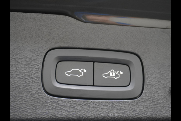 Volvo V60 2.0B3 AUT-7 177PK Inscription Leer MHEV Apple Carplay Android Auto Harman&Kardon Prem.Aurdio Camera Adap.Cruise Elek.Stoelen Stu Lmv 18" Led Elek. Achterklep Regen-Lichtsensor Collision Avoidance Bluetooth Wifi 1e Eigenaar €50.755 Nieuwprijs Zeer compleet MHEV-Mild-Hybrid 1800kg trekvermogen