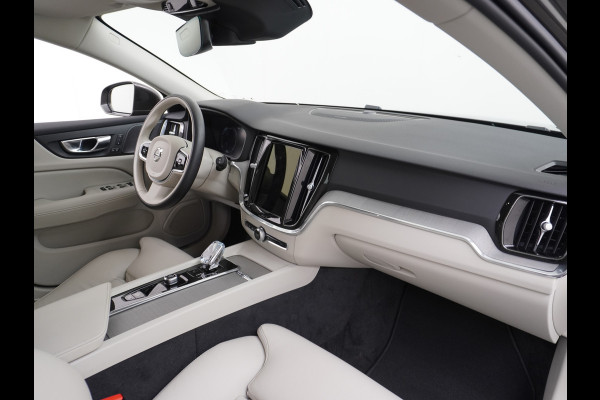 Volvo V60 2.0B3 AUT-7 177PK Inscription Leer MHEV Apple Carplay Android Auto Harman&Kardon Prem.Aurdio Camera Adap.Cruise Elek.Stoelen Stu Lmv 18" Led Elek. Achterklep Regen-Lichtsensor Collision Avoidance Bluetooth Wifi 1e Eigenaar €50.755 Nieuwprijs Zeer compleet MHEV-Mild-Hybrid 1800kg trekvermogen