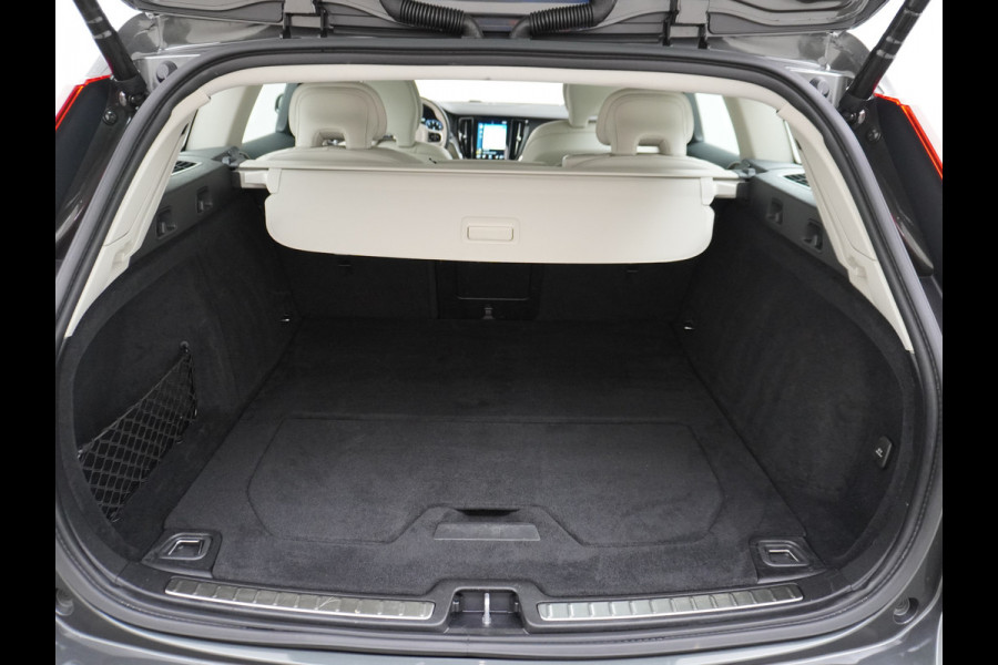 Volvo V60 2.0B3 AUT-7 177PK Inscription Leer MHEV Apple Carplay Android Auto Harman&Kardon Prem.Aurdio Camera Adap.Cruise Elek.Stoelen Stu Lmv 18" Led Elek. Achterklep Regen-Lichtsensor Collision Avoidance Bluetooth Wifi 1e Eigenaar €50.755 Nieuwprijs Zeer compleet MHEV-Mild-Hybrid 1800kg trekvermogen