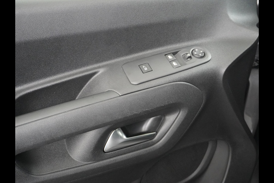 Opel Combo D102pk Leer Navi Apple/Android CruiseControl Stoel-/Stuurverw. Dab Bordherkenning Aut.Verlichting 1.5CDTi l1h1 EURO6 Bluetooth Regensensor Elek.Ramen Mistlampen Usb Pdc RamenAchter Volledig Betimmerde Laadbak Innovation