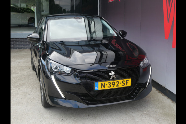 Peugeot e-208 EV ALLURE 50 kWh | LED | HALF-LEER | CRUISE | CARPLAY | ALL-SEASON | BTW-AUTO!