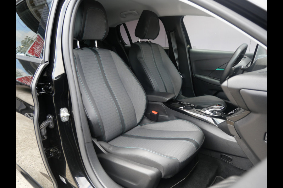 Peugeot e-208 EV ALLURE 50 kWh | LED | HALF-LEER | CRUISE | CARPLAY | ALL-SEASON | BTW-AUTO!