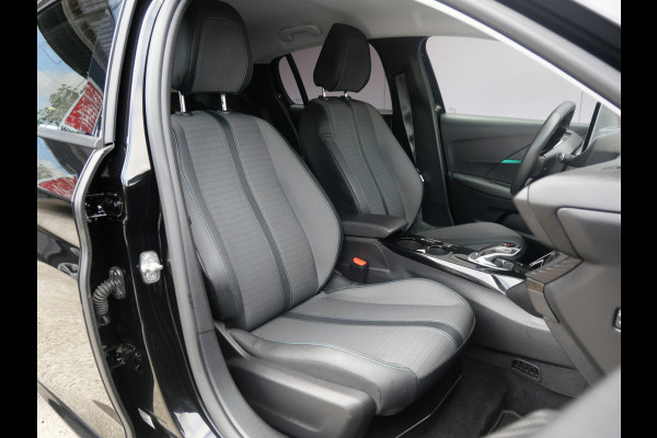 Peugeot e-208 EV ALLURE 50 kWh | LED | HALF-LEER | CRUISE | CARPLAY | ALL-SEASON | BTW-AUTO!