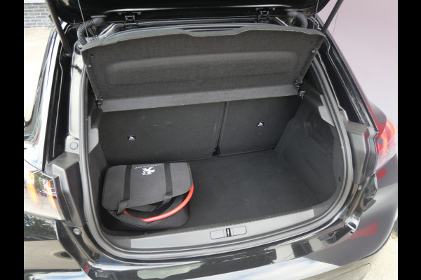 Peugeot e-208 EV ALLURE 50 kWh | LED | HALF-LEER | CRUISE | CARPLAY | ALL-SEASON | BTW-AUTO!