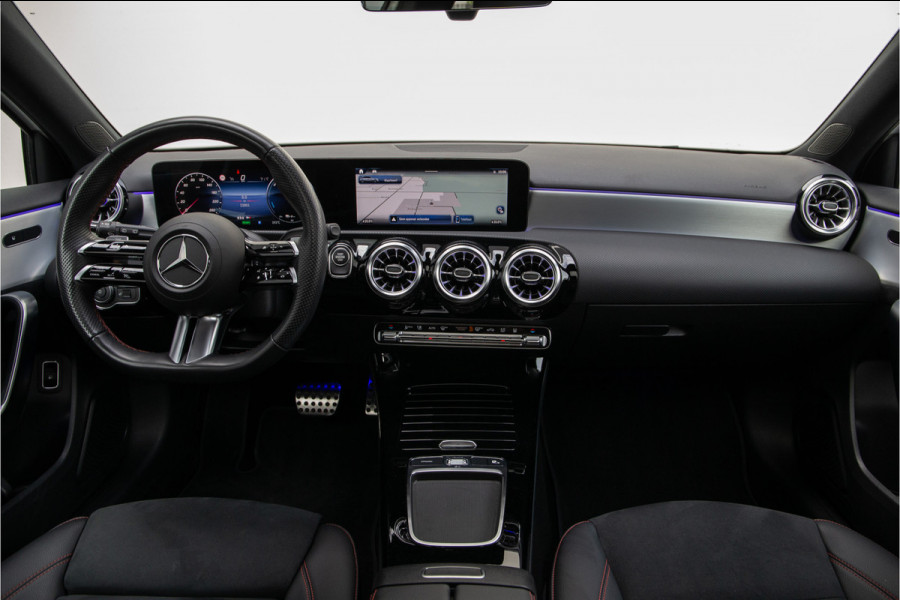 Mercedes-Benz A-Klasse 250 e AMG Line Facelift, Nightpack, Pano, Widescreen, 18" Hybrid