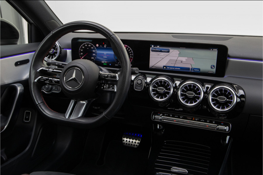 Mercedes-Benz A-Klasse 250 e AMG Line Facelift, Nightpack, Pano, Widescreen, 18" Hybrid