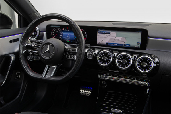Mercedes-Benz A-Klasse 250 e AMG Line Facelift, Nightpack, Pano, Widescreen, 18" Hybrid