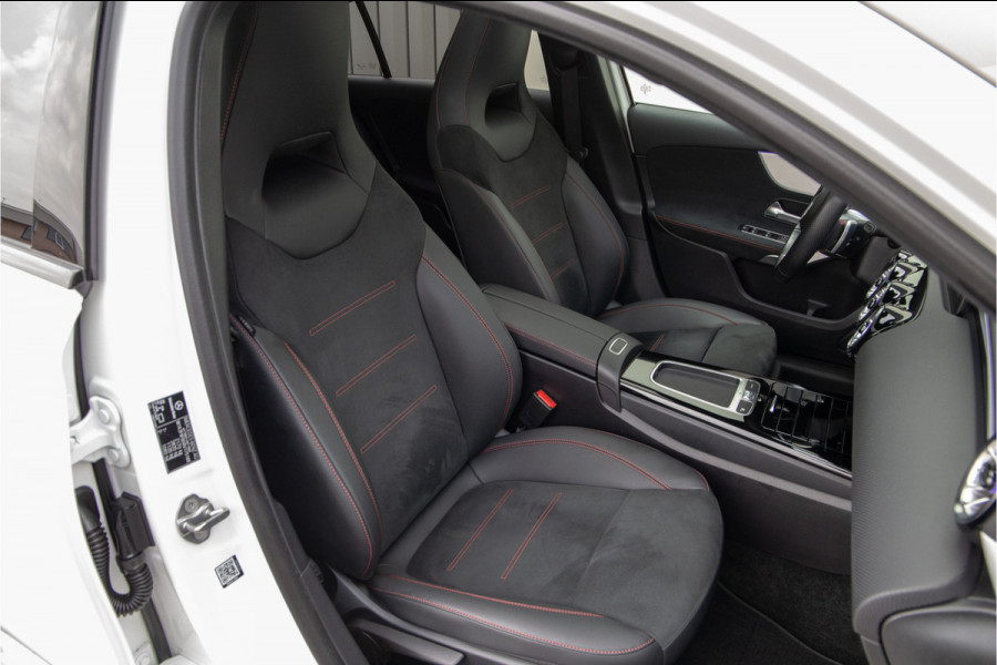 Mercedes-Benz A-Klasse 250 e AMG Line Facelift, Nightpack, Pano, Widescreen, 18" Hybrid