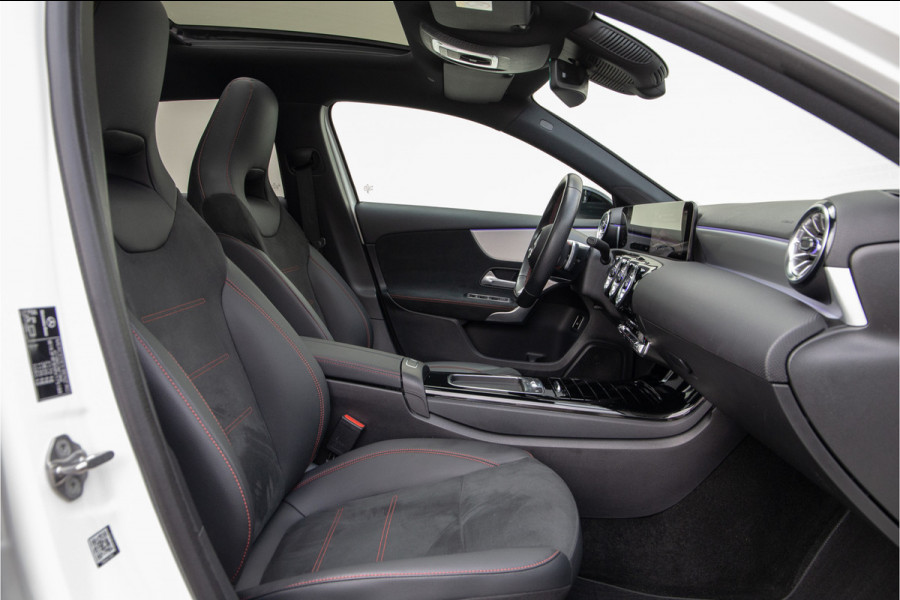 Mercedes-Benz A-Klasse 250 e AMG Line Facelift, Nightpack, Pano, Widescreen, 18" Hybrid