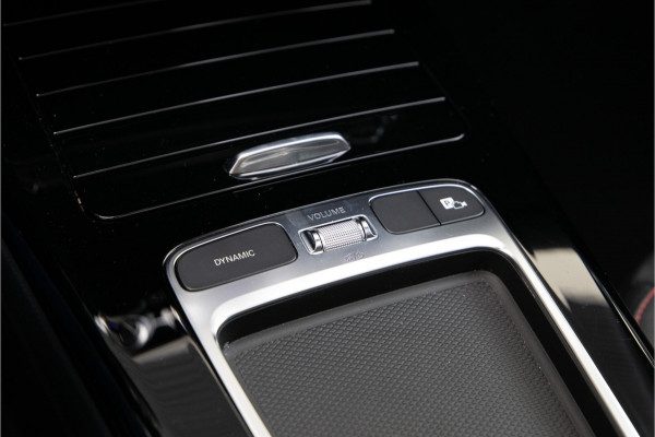 Mercedes-Benz A-Klasse 250 e AMG Line Facelift, Nightpack, Pano, Widescreen, 18" Hybrid