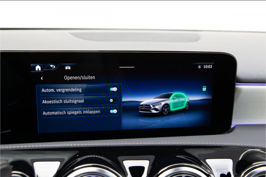 Mercedes-Benz A-Klasse 250 e AMG Line Facelift, Nightpack, Pano, Widescreen, 18" Hybrid