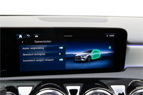 Mercedes-Benz A-Klasse 250 e AMG Line Facelift, Nightpack, Pano, Widescreen, 18" Hybrid